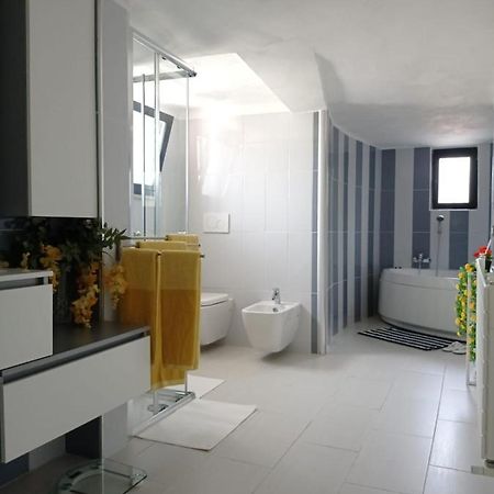 Marina Piccola Apartment Bari Buitenkant foto