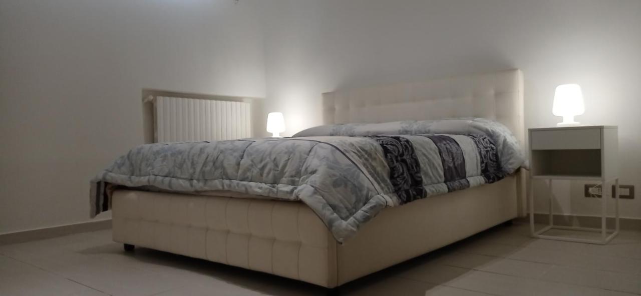 Marina Piccola Apartment Bari Buitenkant foto